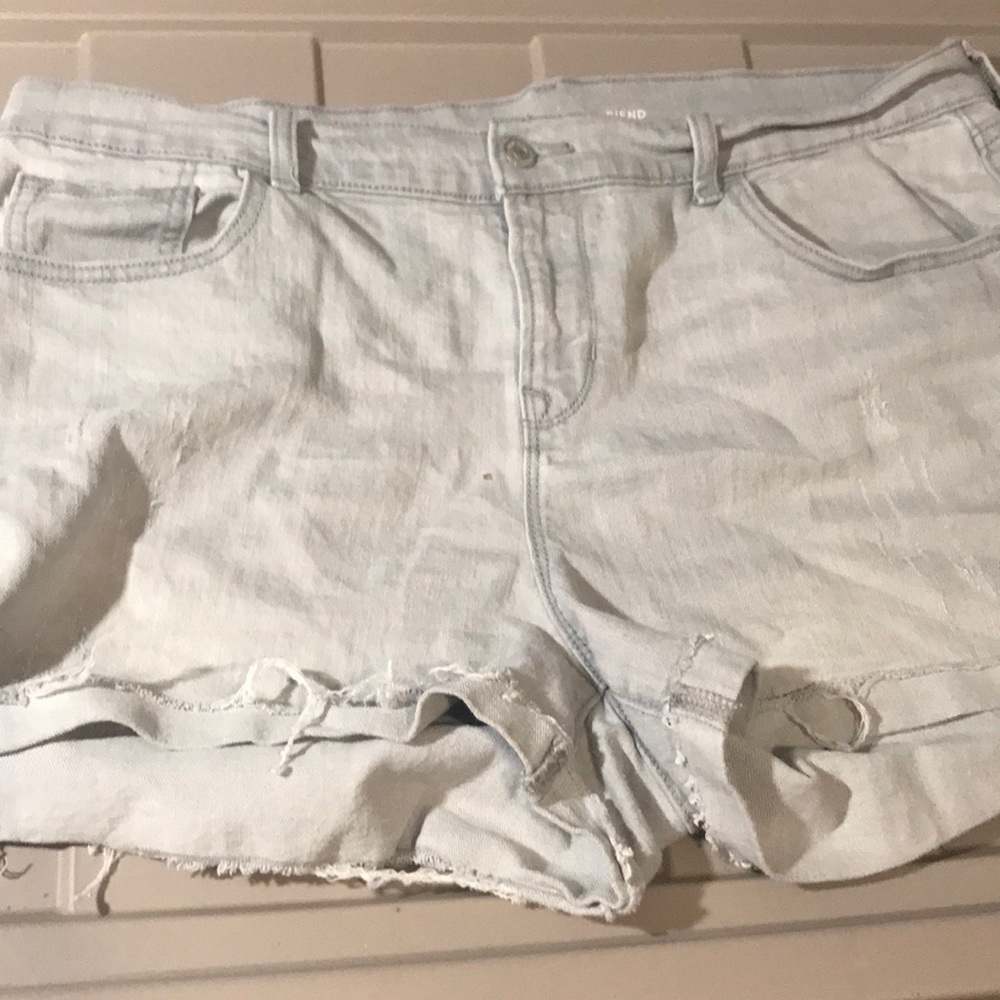 Distressed shorts! Cute!